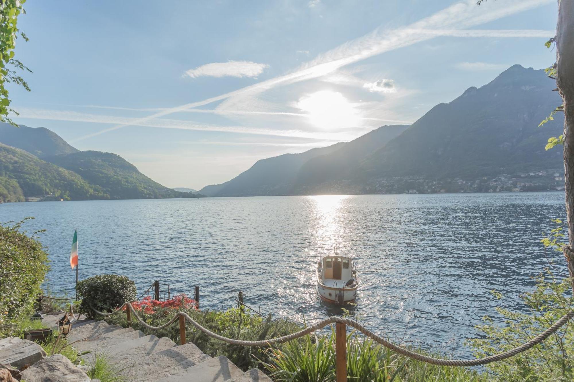 The Writer'S Nest Waterfront Villa By Rent All Como Faggeto Lario Exterior foto